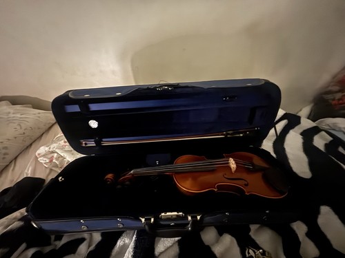 Yamaha violin v7g with - 4/4, bow