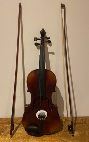 Old vintage violin full - old, size