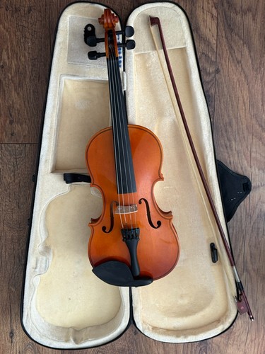 Full size violin - size, wooden